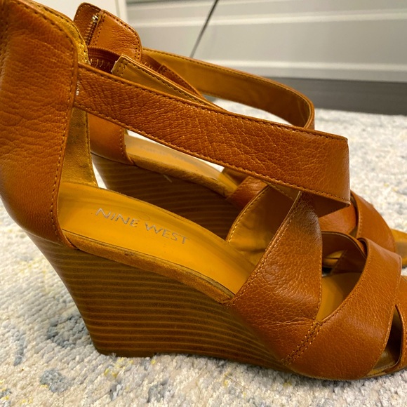 Women’s Nine West Wedge - Picture 2 of 3